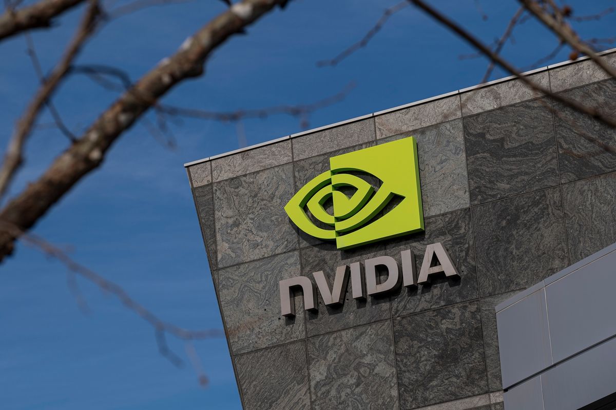 Forwarded from :Nvidia планирует без особой огласки отказаться от сделки по покупке Arm. Препятствия, которые возникли в процессе закрытия сделки, делают ее практически невозможной. SoftBank, по информации Bloomberg, готовит в качестве альтернативы IPO для